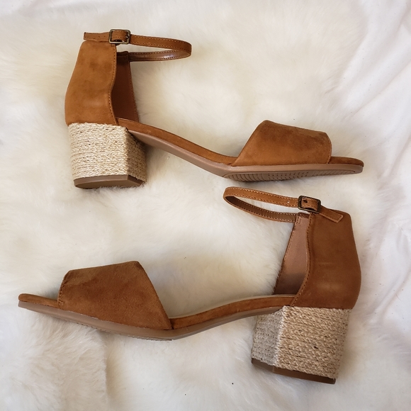 Nwot bella vita block heel sandals - Picture 2 of 8